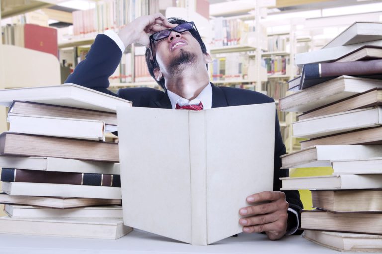Homme réflexion travail